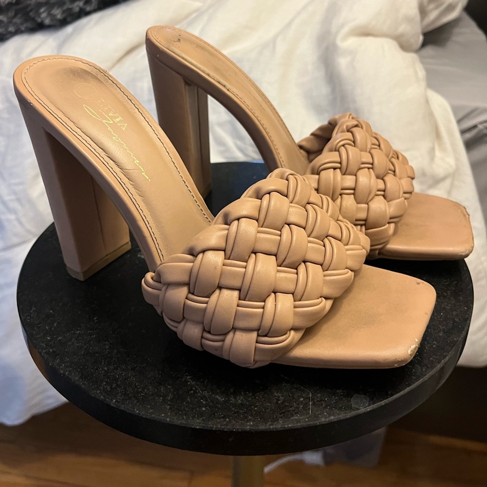 Tan heeled sandals with braided design